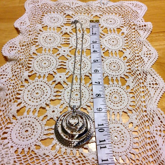 Lovely necklace, silver tone hand-hammered look - Picture 2 of 4